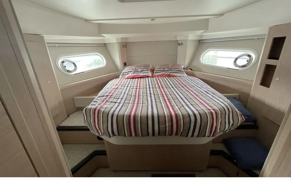 slider 10 Beneteau Swift Trawler 41 Fly