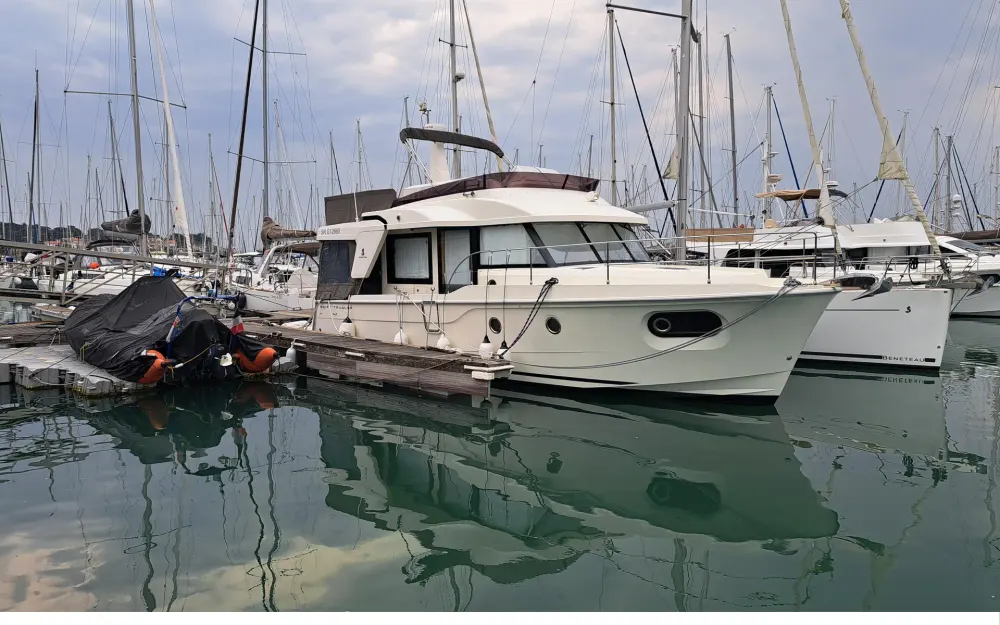slider 3 Beneteau Swift Trawler 41 Fly