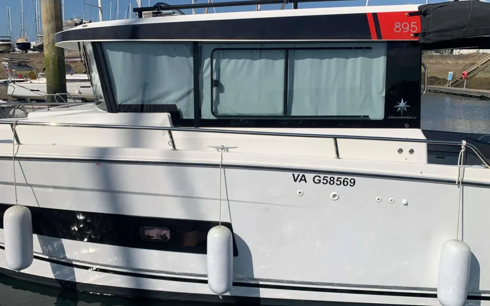 slider 3 Jeanneau Merry Fisher 895 Sport