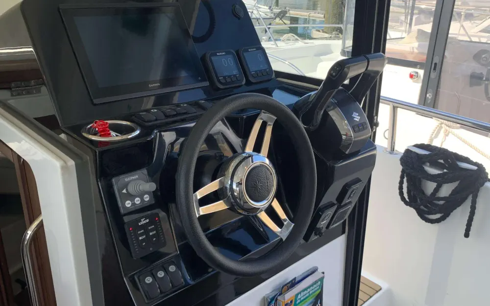 slider 5 Jeanneau Merry Fisher 895 Sport