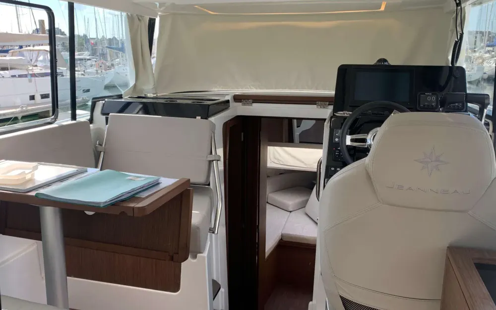 slider 6 Jeanneau Merry Fisher 895 Sport
