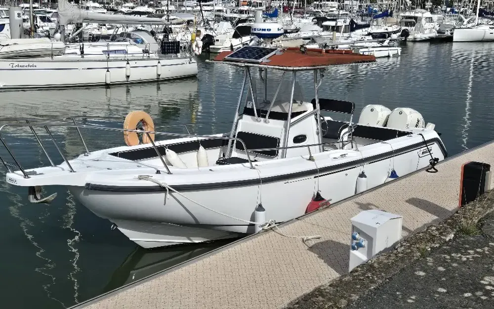 slider 0 Boston Whaler  26 Outrage