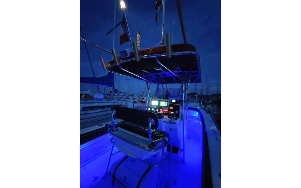slider 16 Boston Whaler  26 Outrage