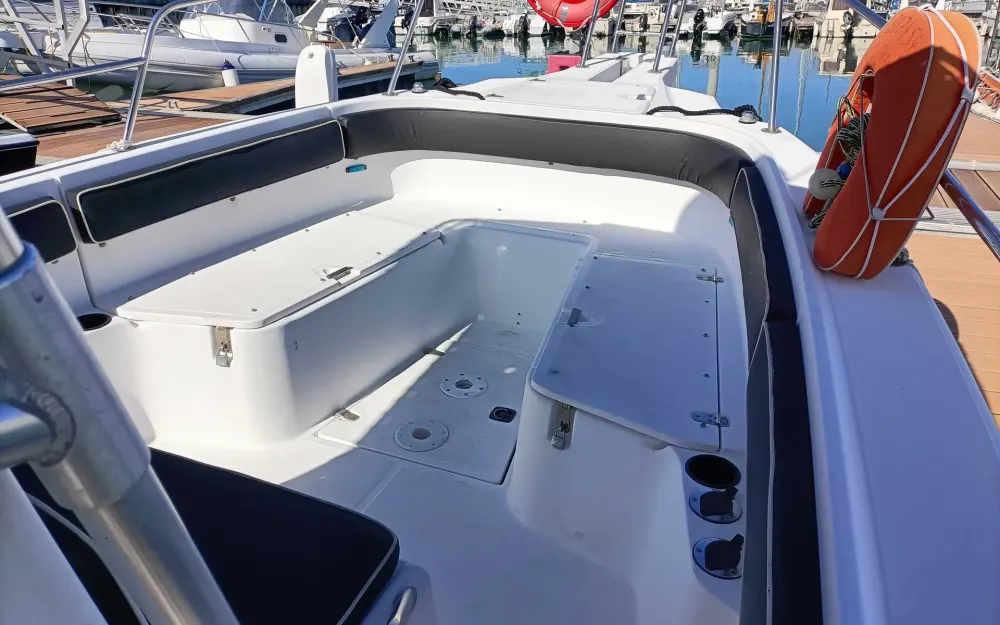 slider 17 Boston Whaler  26 Outrage