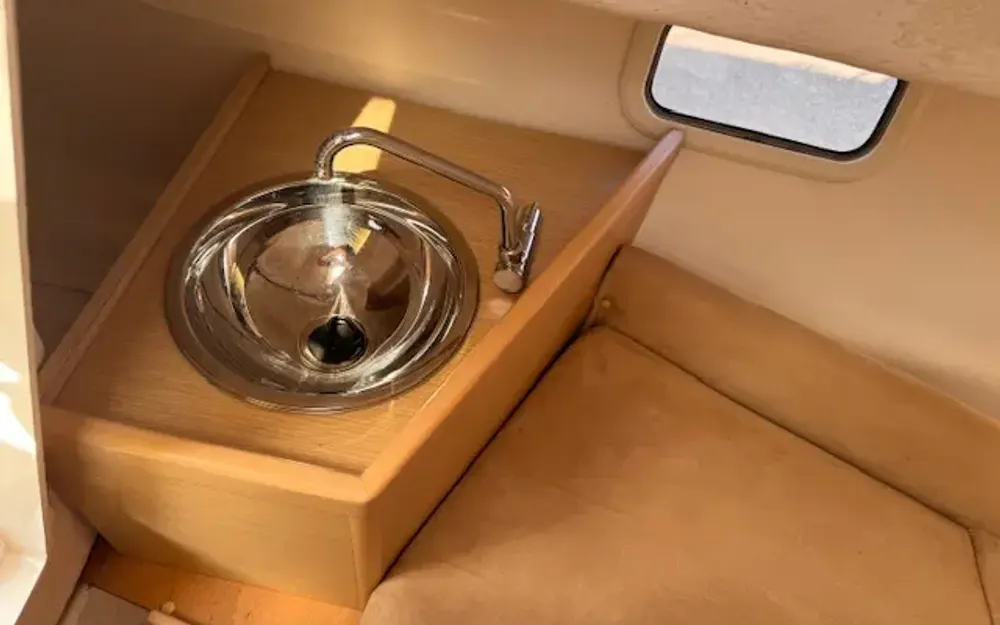 slider 11 B2 Marine Cap Ferret 652Cabin Cruiser