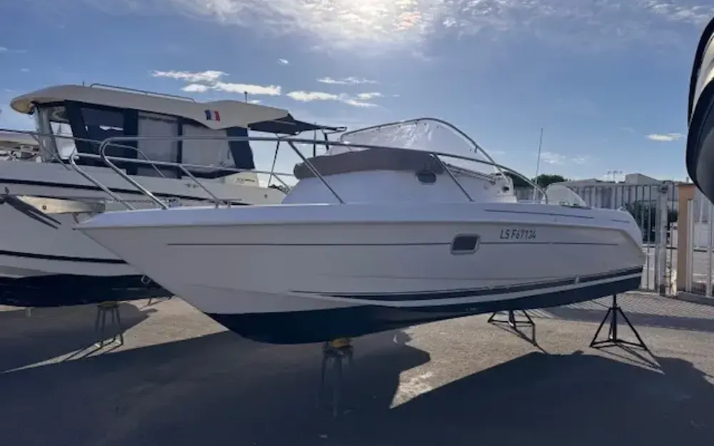 slider 1 B2 Marine Cap Ferret 652Cabin Cruiser