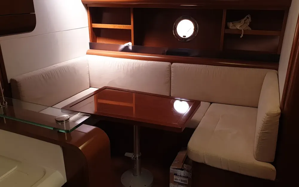 slider 6 Beneteau Gran Turismo 44