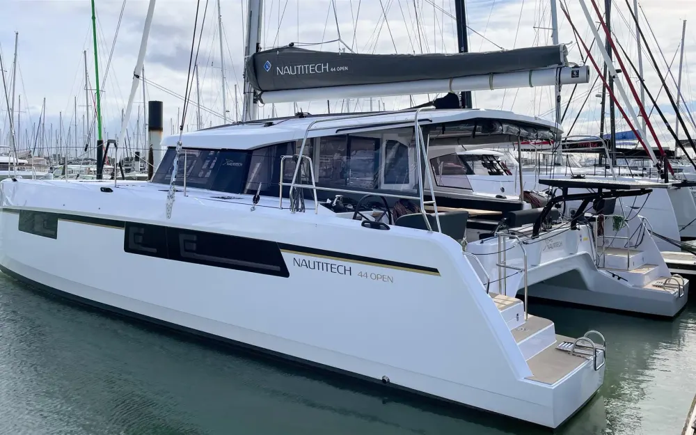 slider 3 Nautitech  44