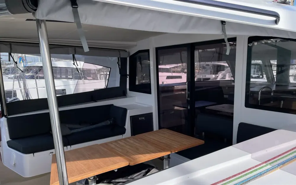 slider 6 Nautitech  44