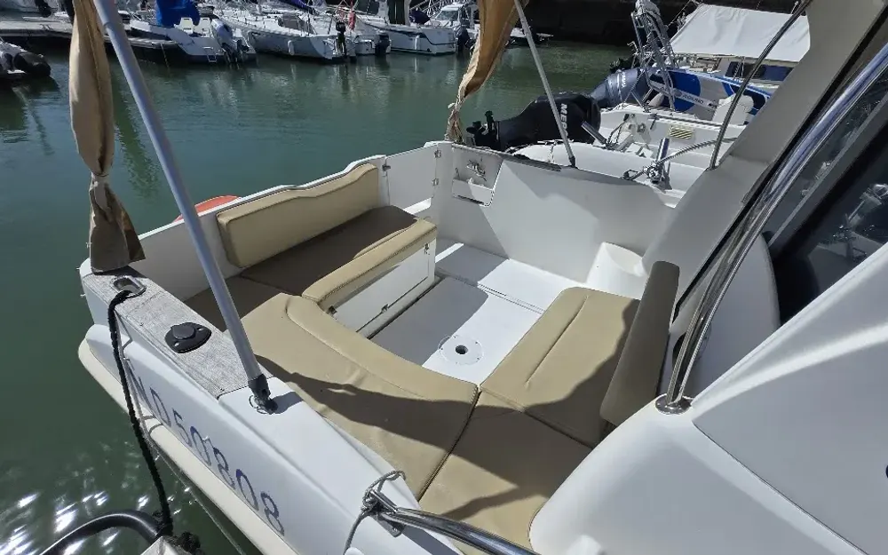 slider 9 Beneteau Antares 6