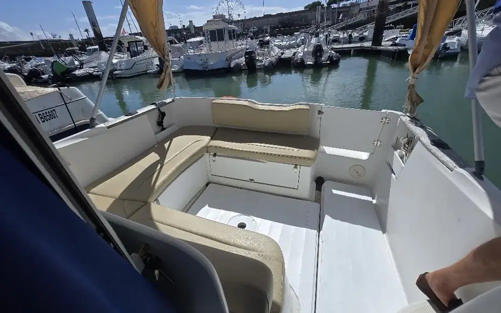 slider 1 Beneteau Antares 6