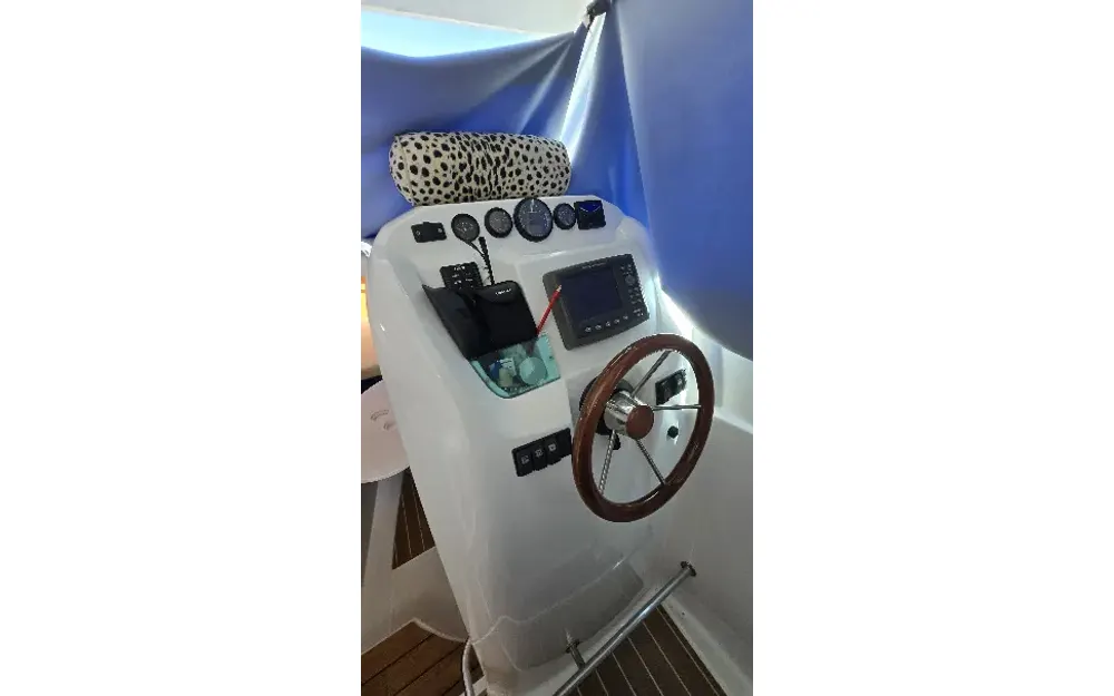 slider 5 Beneteau Antares 6