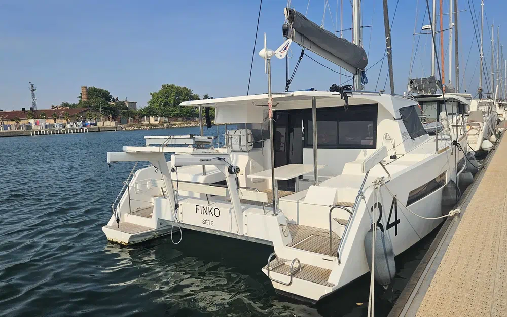 slider 0 Indigo Yacht 34