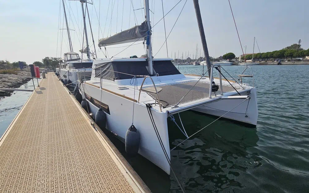 slider 4 Indigo Yacht 34