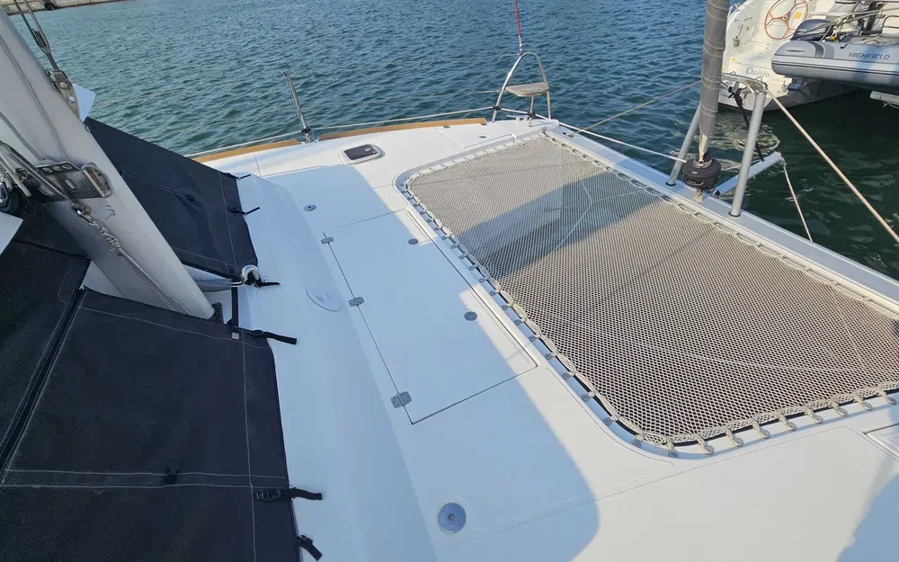 slider 6 Indigo Yacht 34