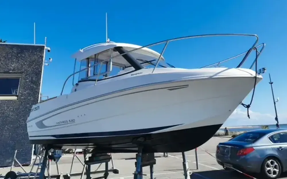 slider 0 Beneteau Antares 580 HB