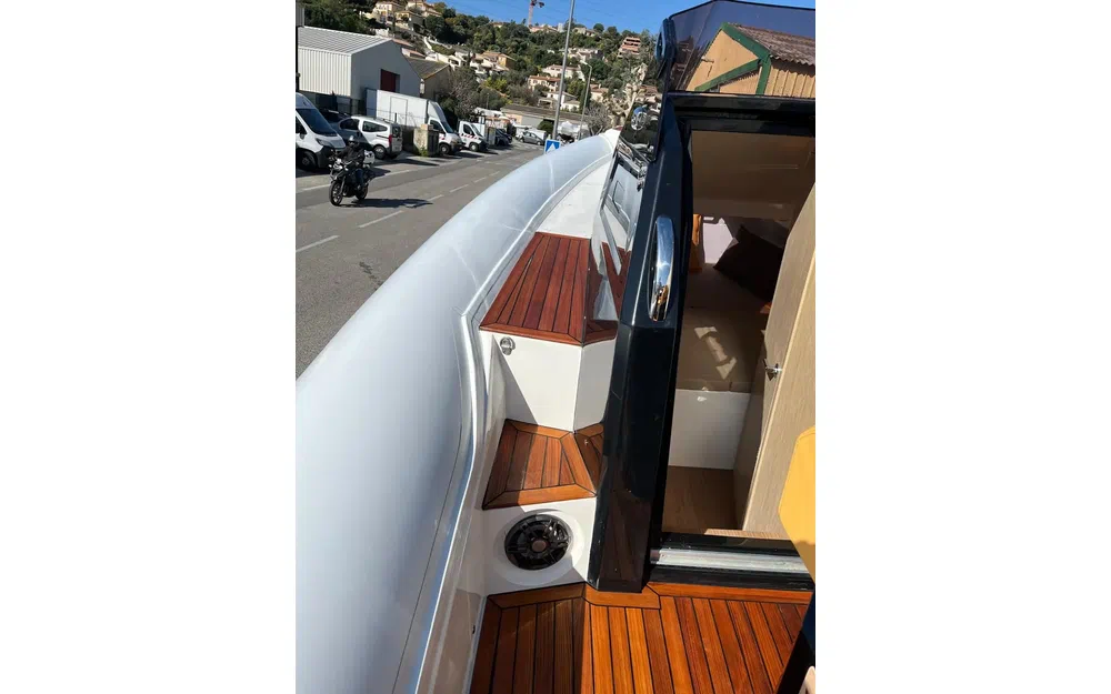 slider 11 Renier R10