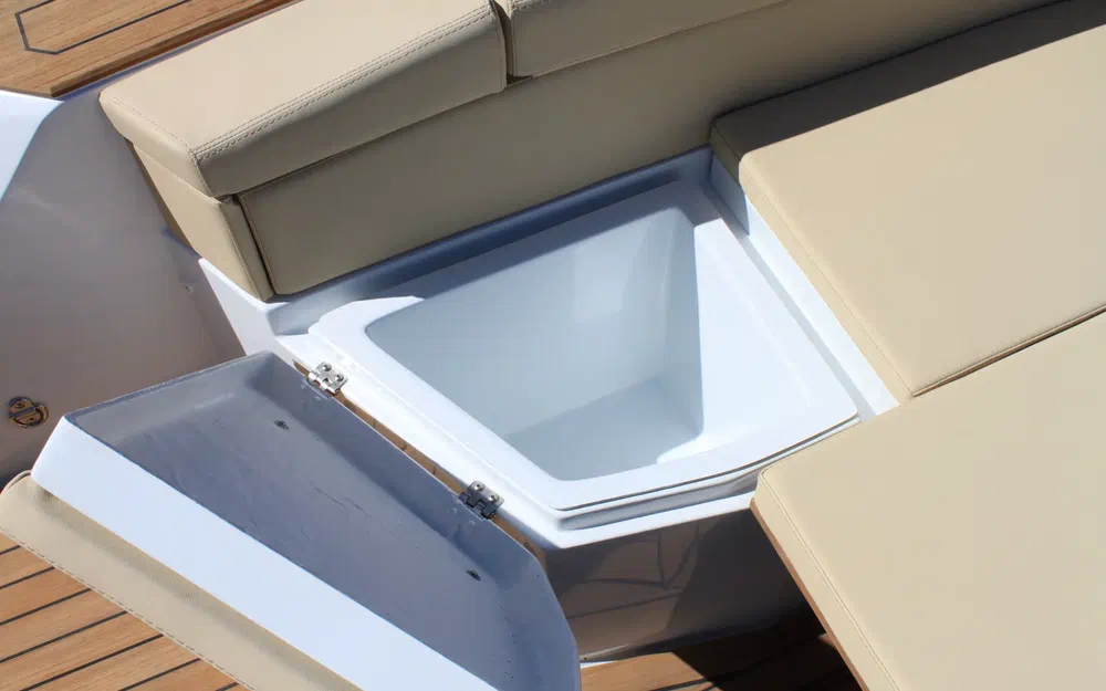 slider 14 Renier R9 Tourer