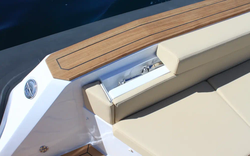 slider 16 Renier R9 Tourer