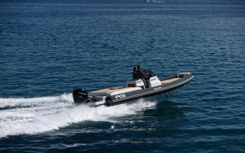 slider 2 Renier R9 Tourer