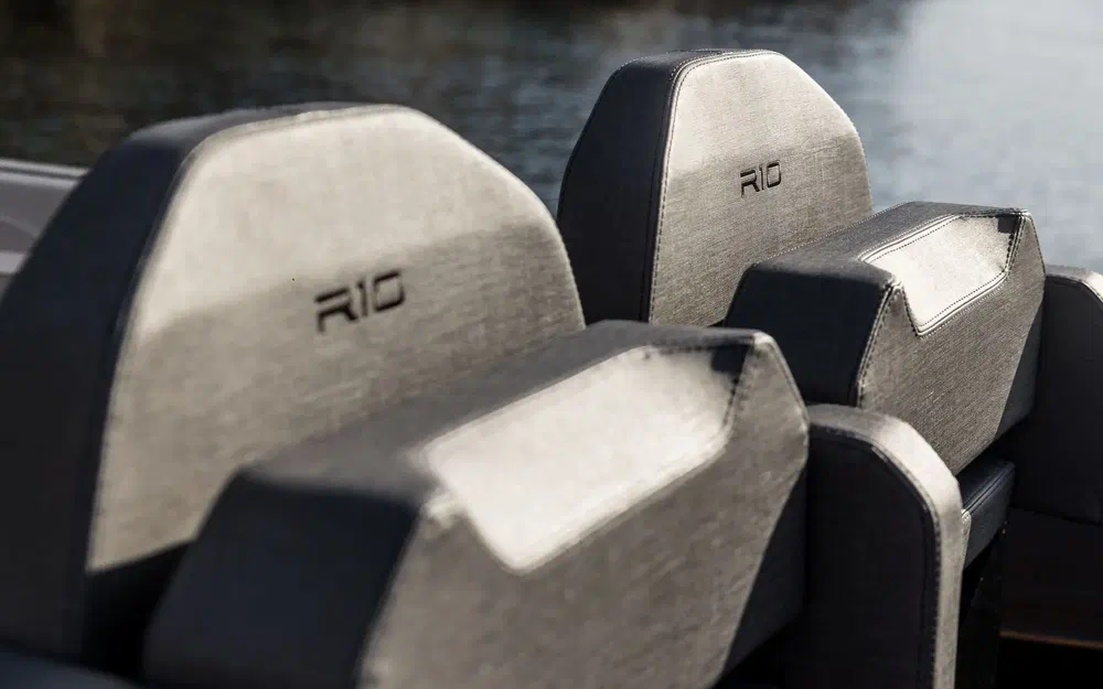 slider 19 Renier R10