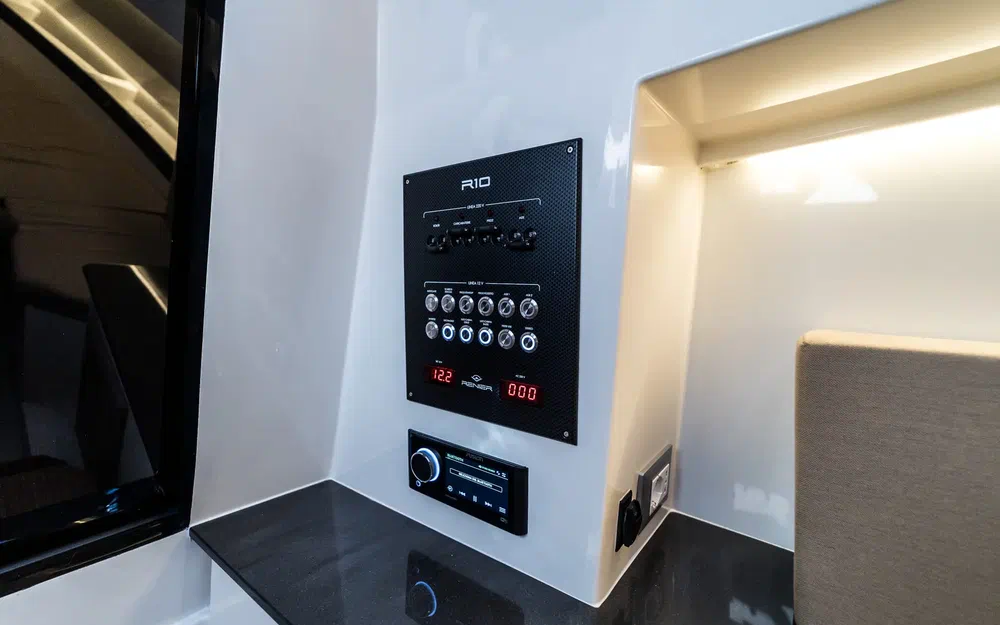 slider 25 Renier R10