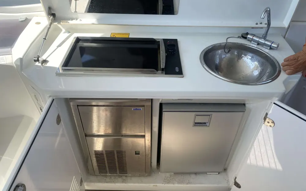 slider 9 Beneteau Monte Carlo 42