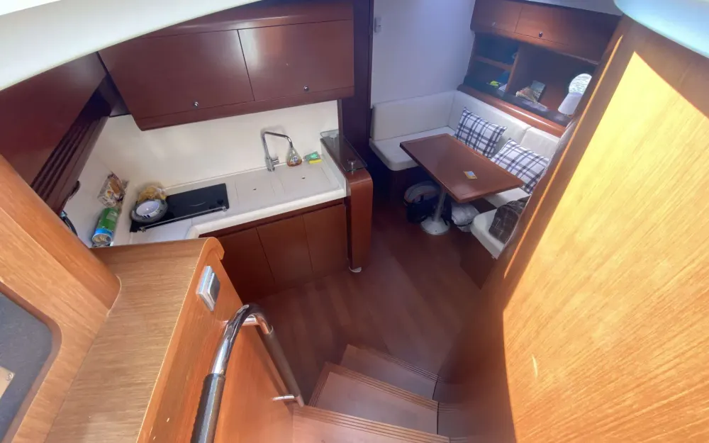 slider 16 Beneteau Monte Carlo 42