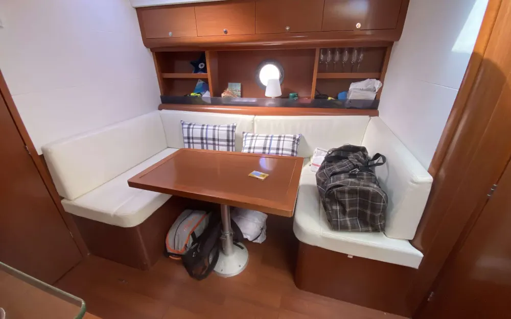 slider 19 Beneteau Monte Carlo 42