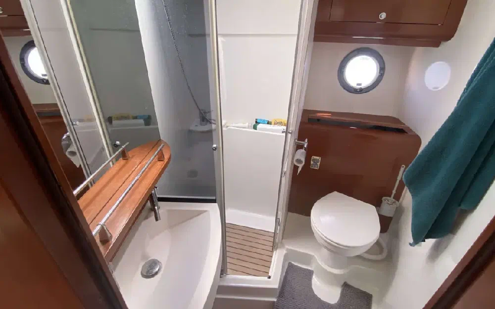 slider 23 Beneteau Monte Carlo 42