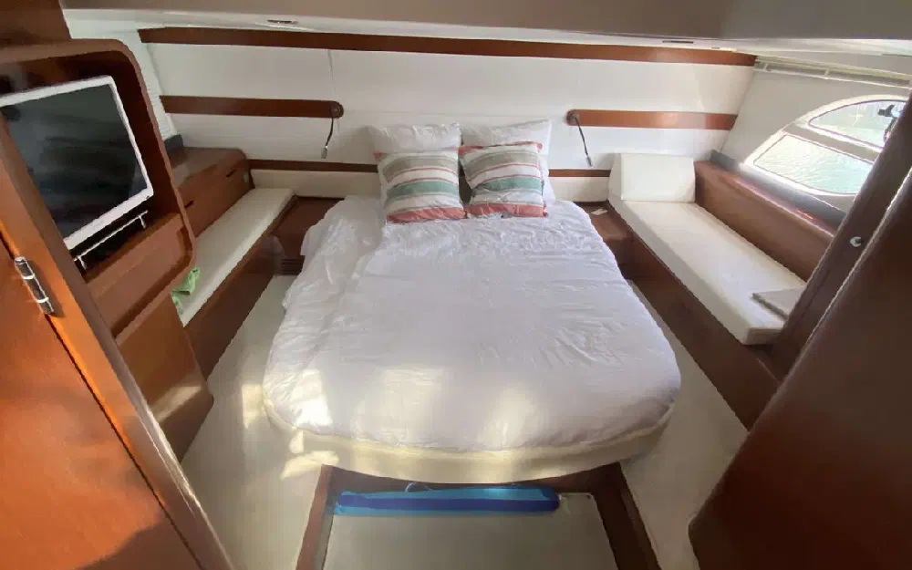 slider 24 Beneteau Monte Carlo 42