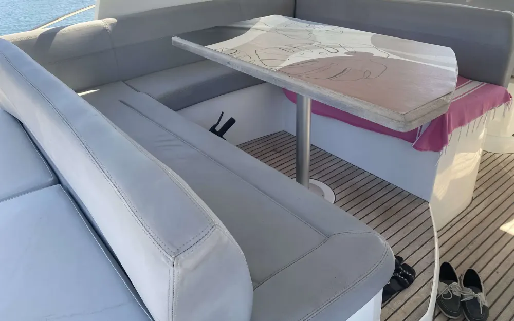 slider 6 Beneteau Monte Carlo 42