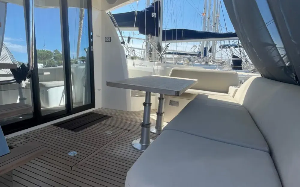 slider 3 Jeanneau Prestige 420 Fly