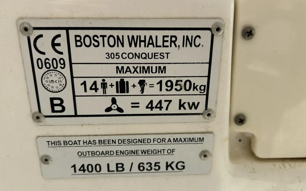 slider 12 Boston Whaler  305 Conquest