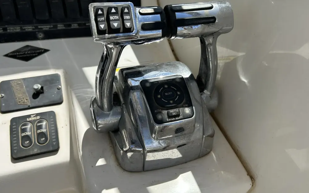 slider 8 Boston Whaler  305 Conquest