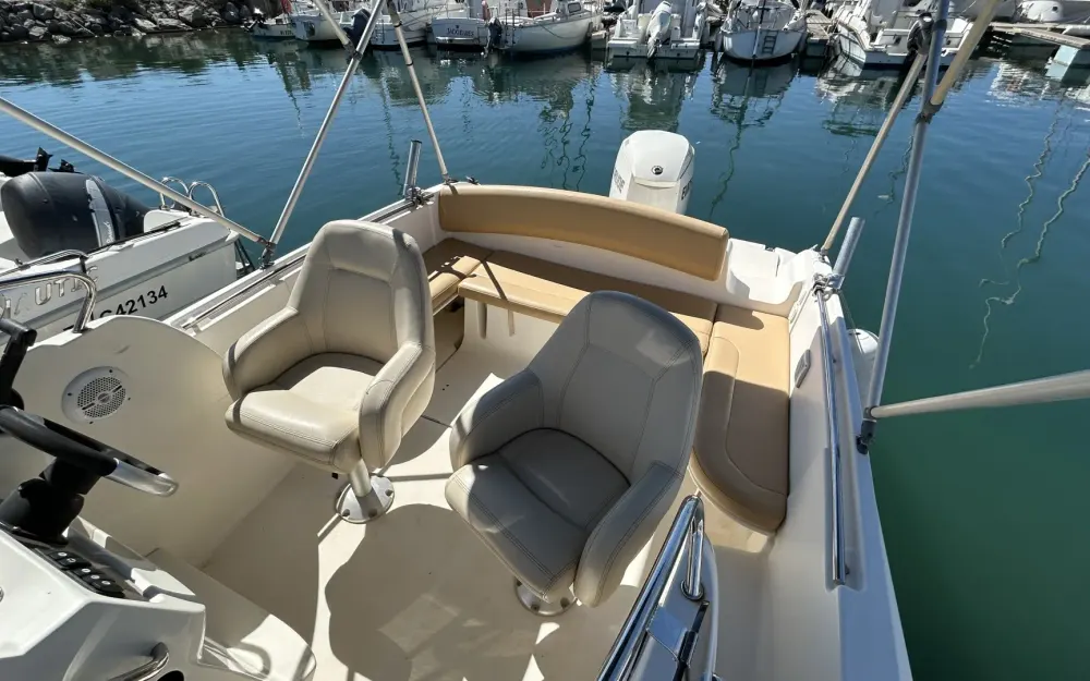 slider 1 Jeanneau Cap Camarat 715 WA