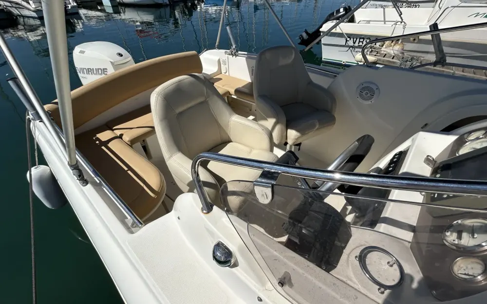 slider 2 Jeanneau Cap Camarat 715 WA