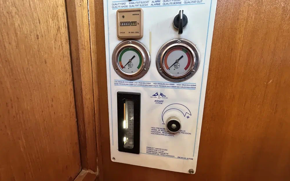 slider 10 Grand Banks 42 Europa