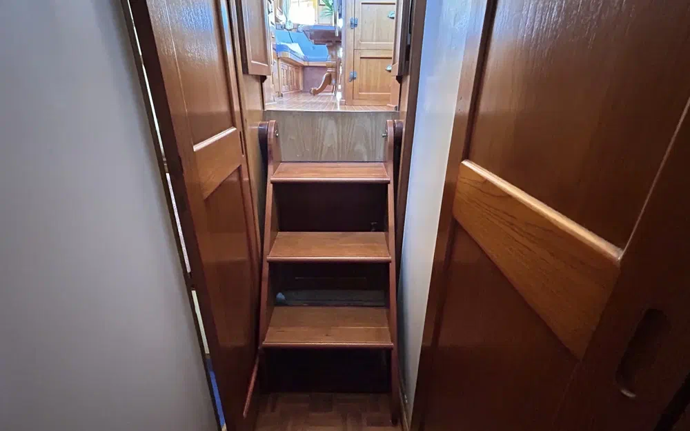 slider 13 Grand Banks 42 Europa