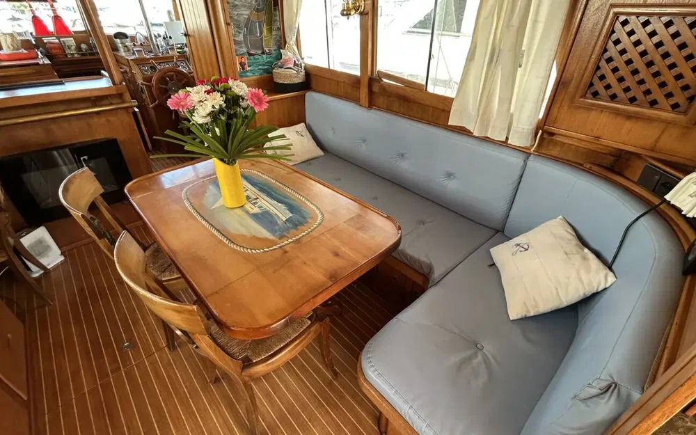 slider 2 Grand Banks 42 Europa