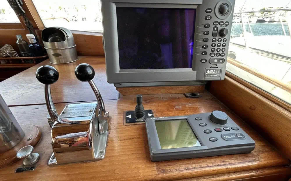 slider 8 Grand Banks 42 Europa