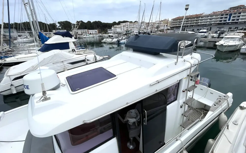 slider 4 Beneteau Barracuda 9 Fly