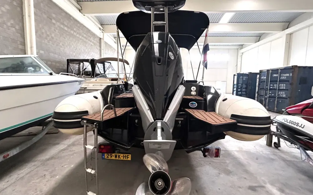 slider 1 Grand Golden Line G750