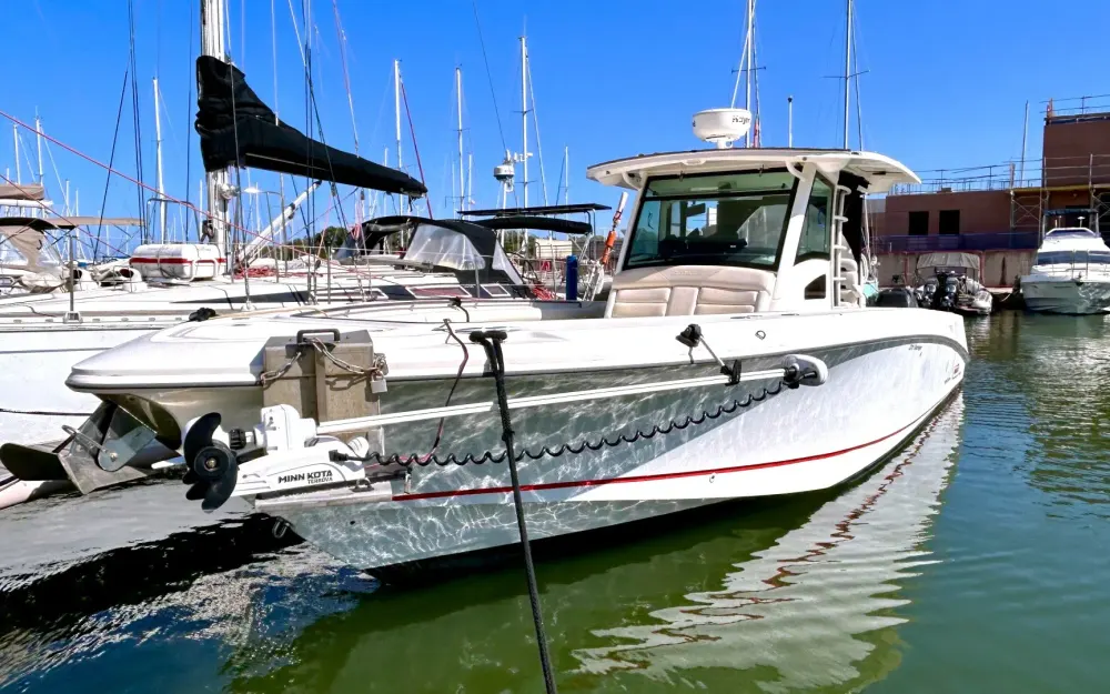 slider 1 Boston Whaler  370 Outrage