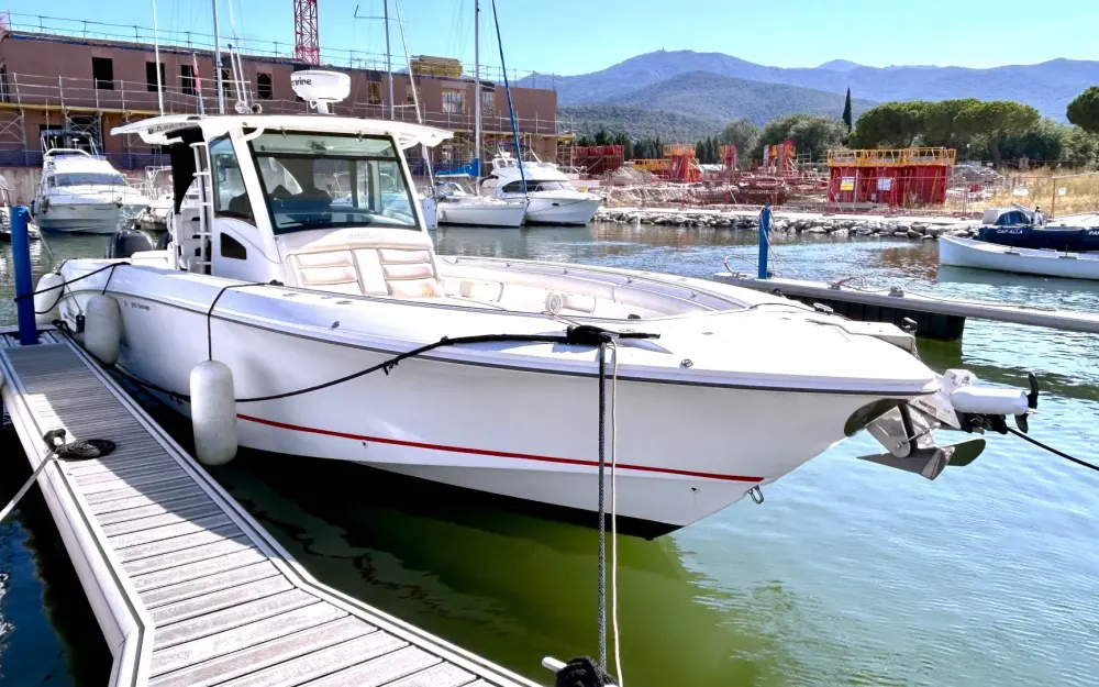 slider 2 Boston Whaler  370 Outrage
