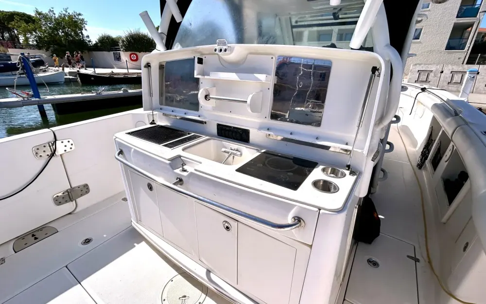 slider 4 Boston Whaler  370 Outrage