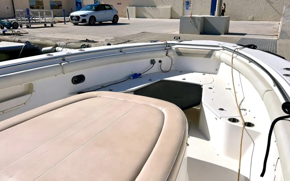 slider 7 Boston Whaler  370 Outrage