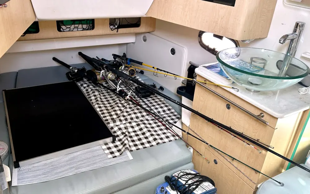 slider 8 Boston Whaler  370 Outrage