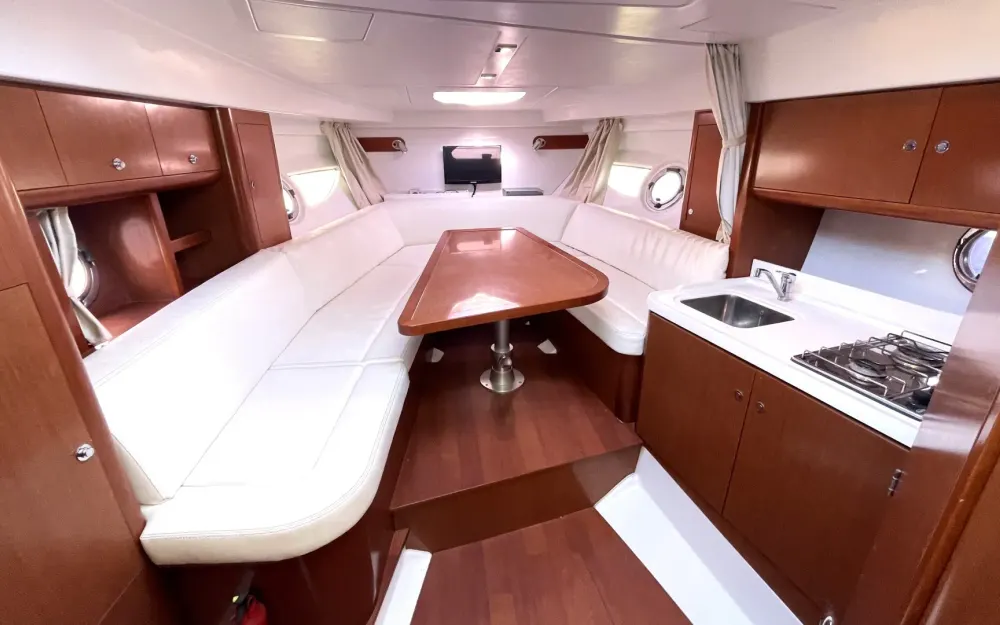 slider 6 Beneteau Gran Turismo 34