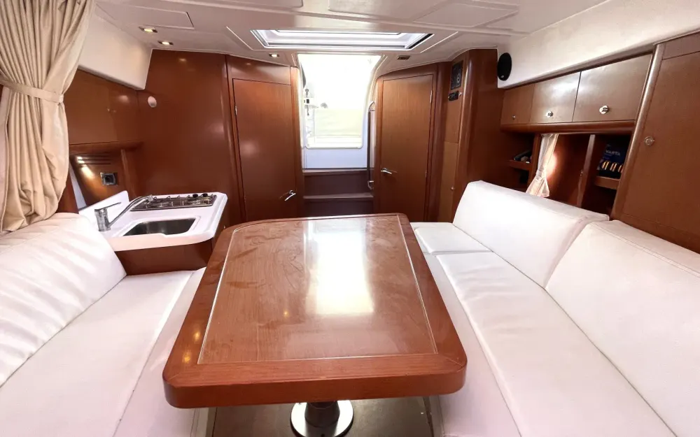slider 7 Beneteau Gran Turismo 34